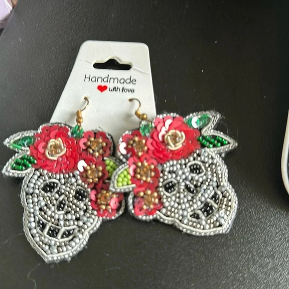 Skull Beaded Earrings - Picture 1 of 1
